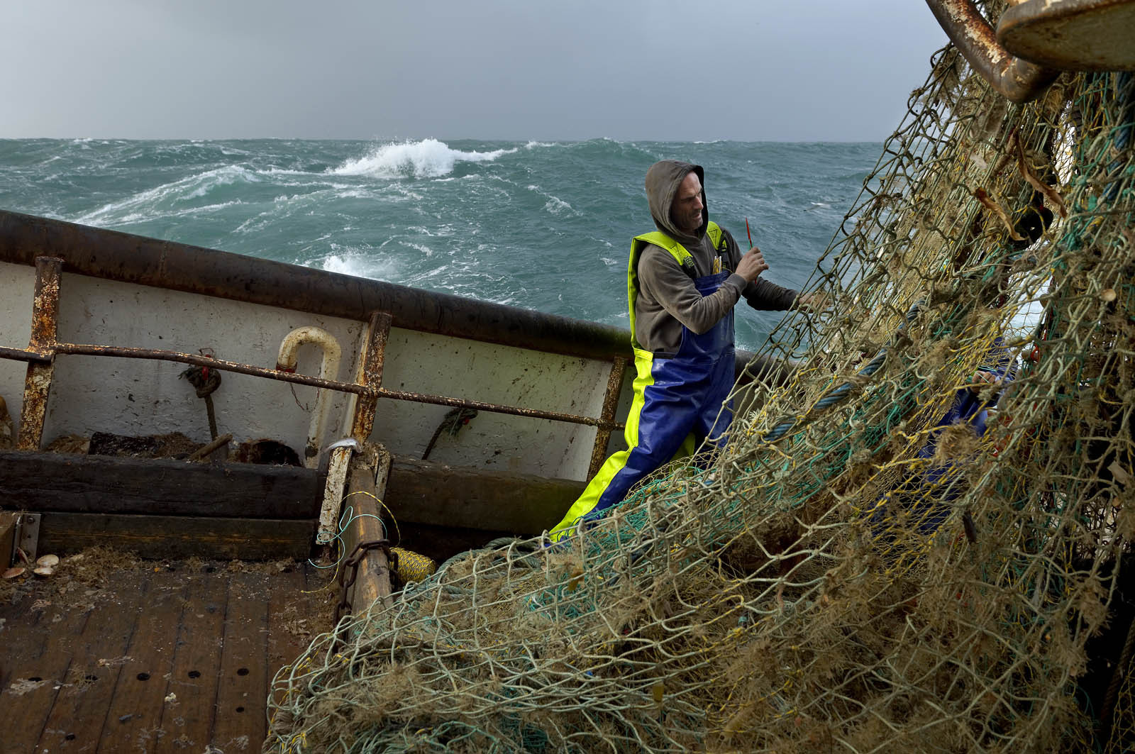 Ce reportage a été réalisé en janvier 2014 à bord du chalutier Marie-Catherine, appartenant à la SARL Armement Cherbourgeois créé en 1999 par Sophie et David LEROY. Cette marée de 7 jours fût assez mouvementée d'une part par la météo très capricieuse, mais également par la difficulté de réaliser les prises de vues. Une sélection de 20 photographies a été présentée lors de la 4ème édition du Festival photo L'Homme et la Mer au Guilvinec (Bretagne) en 2014, ainsi qu'au Musée de Tatihou 'Avis de grand frais (Manche) http:  www.armement-cherbourgeois.fr 