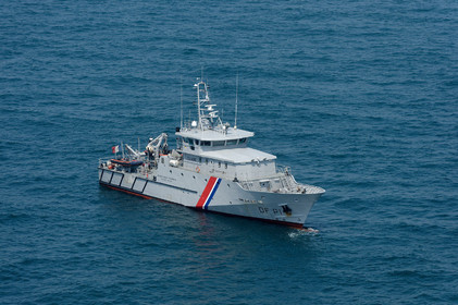 Outre les missions de surveillance générale, ces hélicoptères (EC 135) assurent le guidage des unités nautiques lors des opérations de contrôle ou d'interception. Avec leurs caméras thermiques et infra-rouge, ils sont en effet redoutables pour localiser, identifier et suivre un navire suspect, de jour comme de nuit et en toute discrétion.