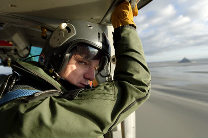 L'hélicoptère Dauphin SP (service public) de la marine constitue l'un des principaux moyens d'intervention à la disposition du CROSS pour les opérations de sauvetage en mer.L'équipage d'un Dauphin SP, c'est 6 personnes : aux 4 navigants qui sont à bord de l'appareil pour chaque mission (pilote, copilote, mécanicien de bord treuilliste et plongeur) s'ajoutent 2 techniciens, qui restent à terre et sont chargés de l'entretien de la machine. Depuis janvier 2013, au terme de 23 ans de service à Cherbourg-en-Cotentin, le Dauphin SP a cédé sa place à un nouvel appareil, plus imposant et de conception beaucoup plus récente : un EC 225.