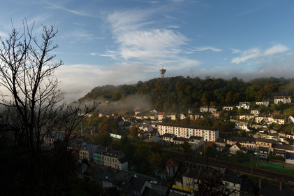 Une ville résolument tournée vers la mer.Cherbourg-en-Cotentin est située dans la presqu'île du Cotentin, à la pointe Ouest de la Normandie. (ville-cherbourg.fr)Un lieu incontournable en Normandie : La Cité de la Mer (http:  www.citedelamer.com)