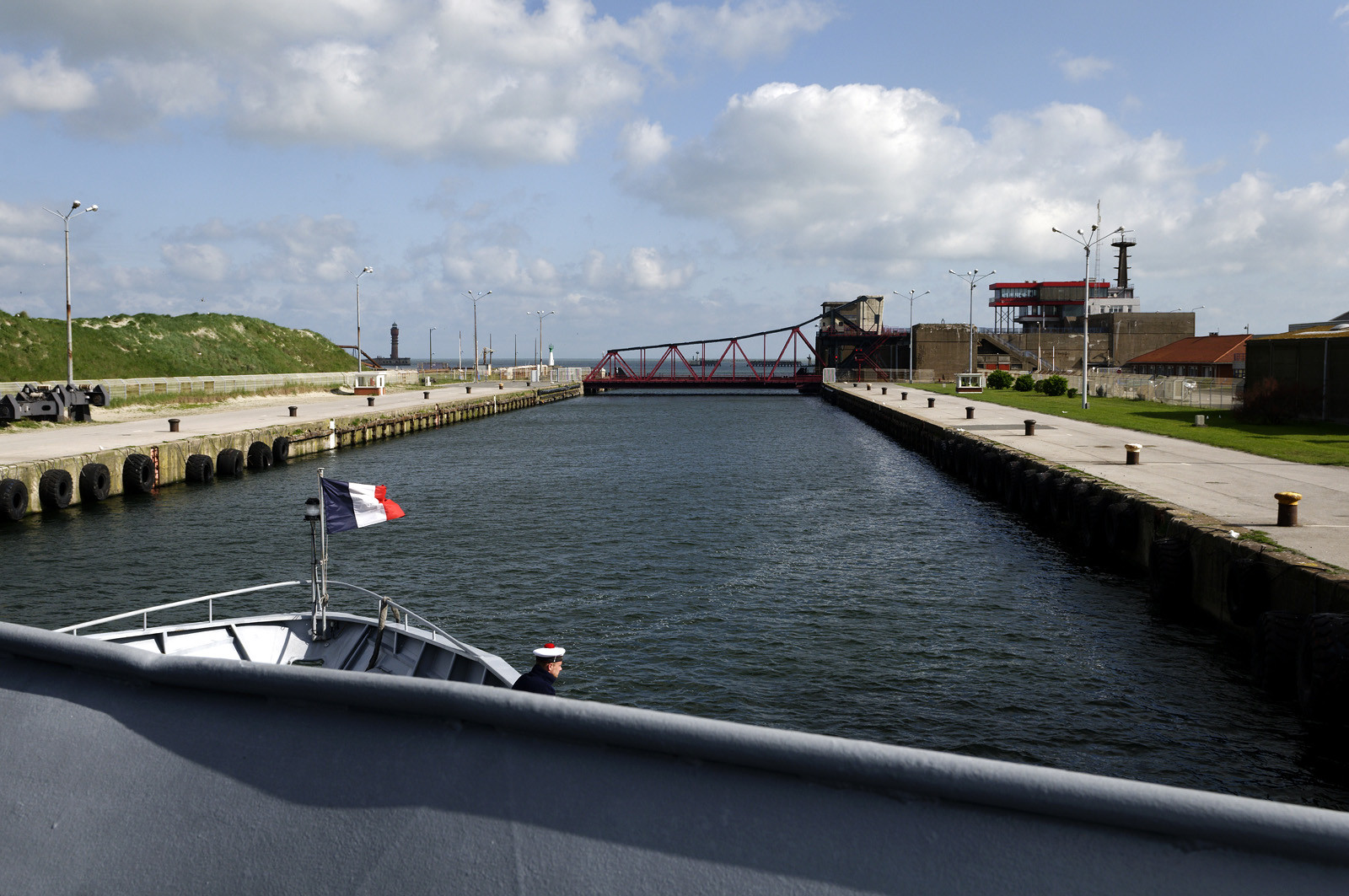 Ces oiseaux de mer étaient à l'origine conçus principalement pour la surveillance des pêches dans la zone économique, mais leurs missions se sont depuis considérablement diversifiées. Au titre de garde-côte, qui leur vaut les bandes tricolores inclinées qu'arborent tous les patrouilleurs de l'Etat, ils participent à la détection des trafics illicites et à la lutte antitérroriste.