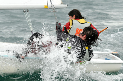 La rade de Cherbourg-en-Cotentin, qui figure parmi les plus grandes rades atificielles au monde, offre aux passionnés, débutants ou confirmés, la possibilité de pratiquer voile, aviron de mer, surf, kayak, ski nautique, funboard, plongée, kitesurf, waveski…