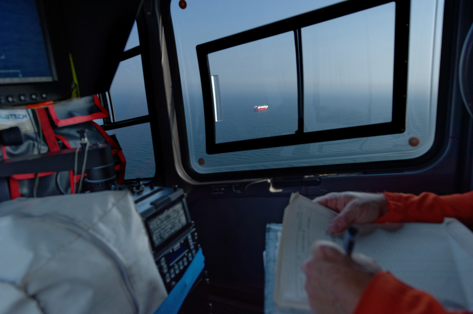 Outre les missions de surveillance générale, ces hélicoptères (EC 135) assurent le guidage des unités nautiques lors des opérations de contrôle ou d'interception. Avec leurs caméras thermiques et infra-rouge, ils sont en effet redoutables pour localiser, identifier et suivre un navire suspect, de jour comme de nuit et en toute discrétion.