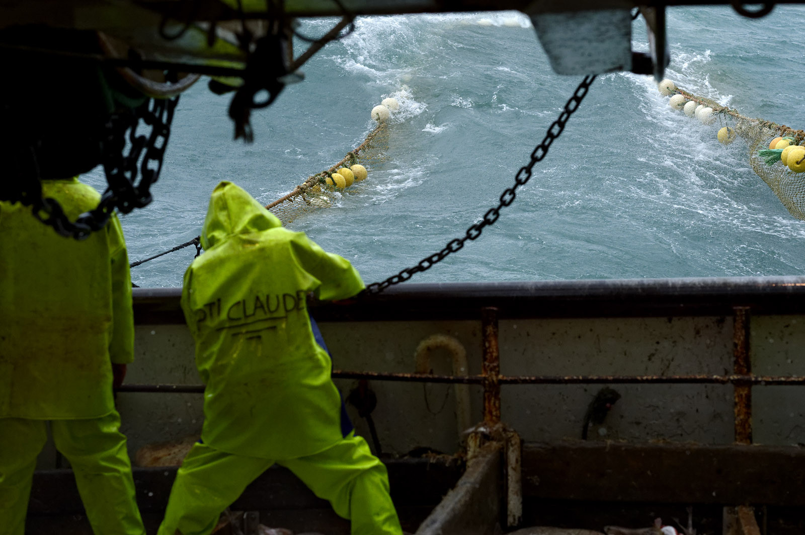 Ce reportage a été réalisé en janvier 2014 à bord du chalutier Marie-Catherine, appartenant à la SARL Armement Cherbourgeois créé en 1999 par Sophie et David LEROY. Cette marée de 7 jours fût assez mouvementée d'une part par la météo très capricieuse, mais également par la difficulté de réaliser les prises de vues. Une sélection de 20 photographies a été présentée lors de la 4ème édition du Festival photo L'Homme et la Mer au Guilvinec (Bretagne) en 2014, ainsi qu'au Musée de Tatihou 'Avis de grand frais (Manche) http:  www.armement-cherbourgeois.fr 