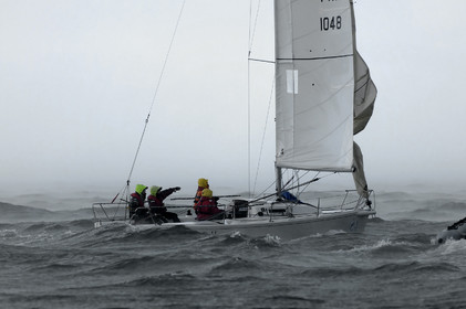 La rade de Cherbourg-en-Cotentin, qui figure parmi les plus grandes rades atificielles au monde, offre aux passionnés, débutants ou confirmés, la possibilité de pratiquer voile, aviron de mer, surf, kayak, ski nautique, funboard, plongée, kitesurf, waveski…