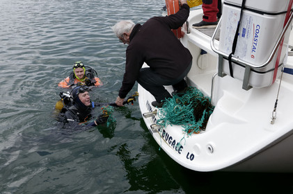 La station est idéalement située à la pointe du nord Cotentin sur la commune d'Auderville.Située aux abords du Raz Blanchard , à 10 miles nautique d'Aurigny et des Iles Anglo-Normandes, le rayon d'action de la station est vaste et se situe de la pointe de Flamanville coté ouest jusqu'au cap Lévy dans l'est.L'abri a une architecture unique en France et sa spécificité réside sur le fait que l'ensemble canot chariot (soit presque 30 tonnes au total ) pivote sur un axe d'une cale à l'autre afin d'être opérationnel  24 heures sur 24 et 365 jours par an quelque soit la marée et les conditions météorologiques.