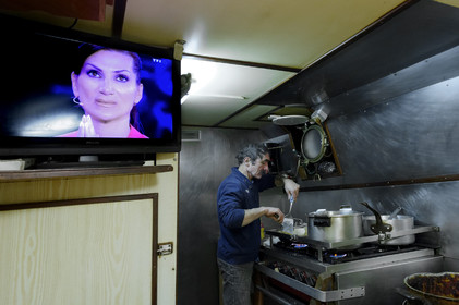 Ce reportage a été réalisé en janvier 2014 à bord du chalutier Marie-Catherine, appartenant à la SARL Armement Cherbourgeois créé en 1999 par Sophie et David LEROY. Cette marée de 7 jours fût assez mouvementée d'une part par la météo très capricieuse, mais également par la difficulté de réaliser les prises de vues. Une sélection de 20 photographies a été présentée lors de la 4ème édition du Festival photo L'Homme et la Mer au Guilvinec (Bretagne) en 2014, ainsi qu'au Musée de Tatihou 'Avis de grand frais (Manche) http:  www.armement-cherbourgeois.fr 