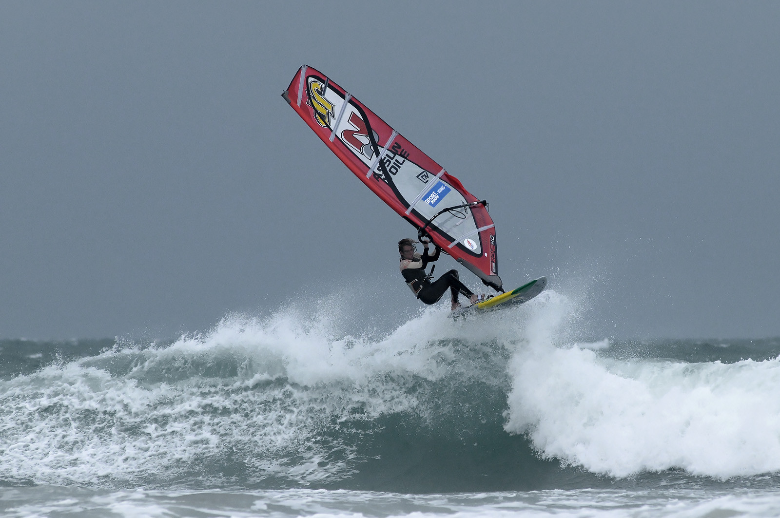 La rade de Cherbourg-en-Cotentin, qui figure parmi les plus grandes rades atificielles au monde, offre aux passionnés, débutants ou confirmés, la possibilité de pratiquer voile, aviron de mer, surf, kayak, ski nautique, funboard, plongée, kitesurf, waveski…