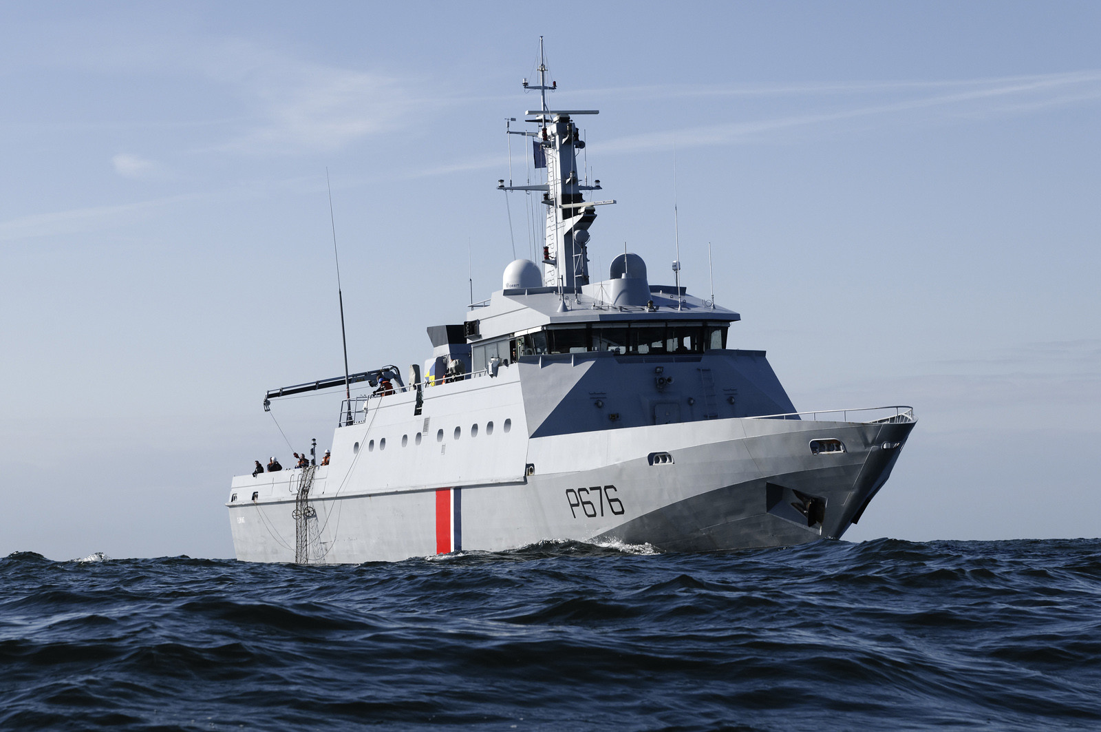 Ces oiseaux de mer étaient à l'origine conçus principalement pour la surveillance des pêches dans la zone économique, mais leurs missions se sont depuis considérablement diversifiées. Au titre de garde-côte, qui leur vaut les bandes tricolores inclinées qu'arborent tous les patrouilleurs de l'Etat, ils participent à la détection des trafics illicites et à la lutte antitérroriste.