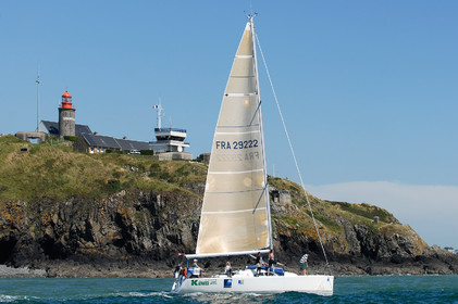 La rade de Cherbourg-en-Cotentin, qui figure parmi les plus grandes rades atificielles au monde, offre aux passionnés, débutants ou confirmés, la possibilité de pratiquer voile, aviron de mer, surf, kayak, ski nautique, funboard, plongée, kitesurf, waveski…