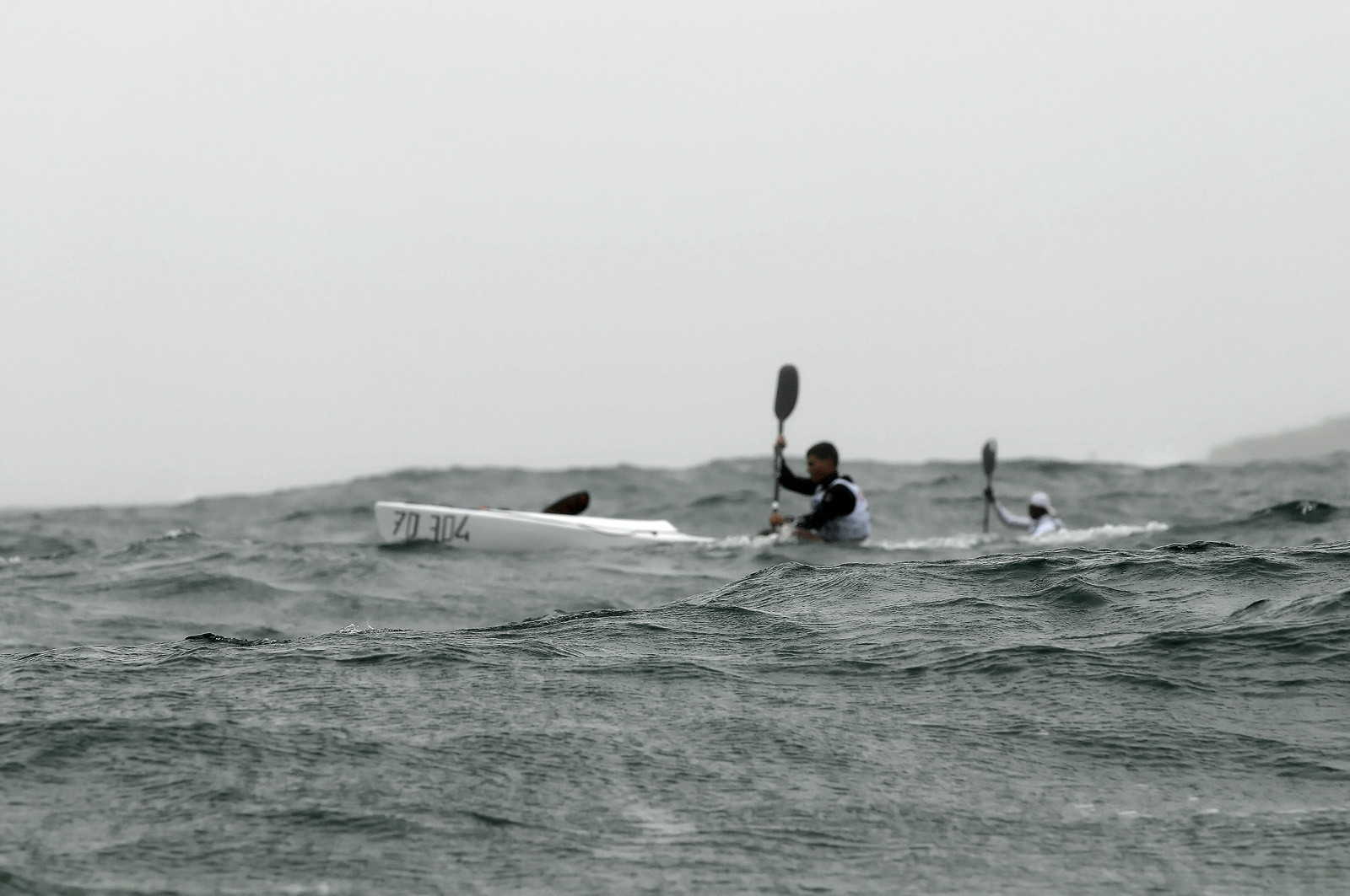 La rade de Cherbourg-en-Cotentin, qui figure parmi les plus grandes rades atificielles au monde, offre aux passionnés, débutants ou confirmés, la possibilité de pratiquer voile, aviron de mer, surf, kayak, ski nautique, funboard, plongée, kitesurf, waveski…