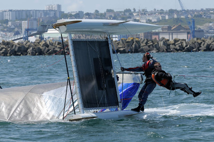 La rade de Cherbourg-en-Cotentin, qui figure parmi les plus grandes rades atificielles au monde, offre aux passionnés, débutants ou confirmés, la possibilité de pratiquer voile, aviron de mer, surf, kayak, ski nautique, funboard, plongée, kitesurf, waveski…