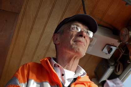 La station est idéalement située à la pointe du nord Cotentin sur la commune d'Auderville.Située aux abords du Raz Blanchard , à 10 miles nautique d'Aurigny et des Iles Anglo-Normandes, le rayon d'action de la station est vaste et se situe de la pointe de Flamanville coté ouest jusqu'au cap Lévy dans l'est.L'abri a une architecture unique en France et sa spécificité réside sur le fait que l'ensemble canot chariot (soit presque 30 tonnes au total ) pivote sur un axe d'une cale à l'autre afin d'être opérationnel  24 heures sur 24 et 365 jours par an quelque soit la marée et les conditions météorologiques.