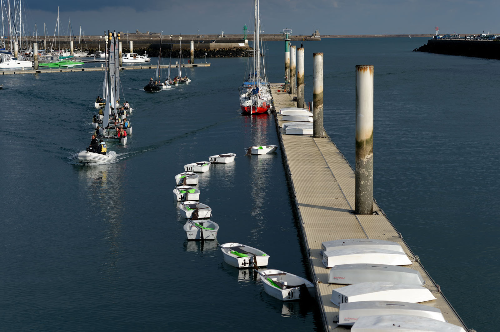 Une ville résolument tournée vers la mer.Cherbourg-en-Cotentin est située dans la presqu'île du Cotentin, à la pointe Ouest de la Normandie. (ville-cherbourg.fr)Un lieu incontournable en Normandie : La Cité de la Mer (http:  www.citedelamer.com)
