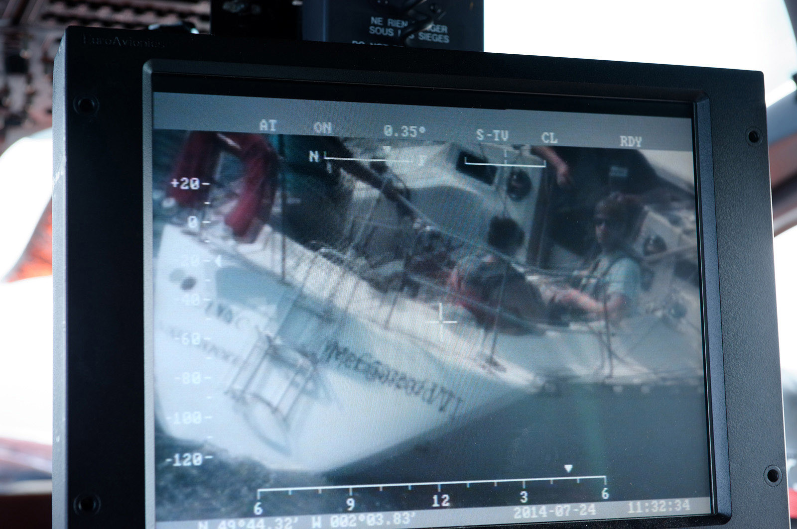 Outre les missions de surveillance générale, ces hélicoptères (EC 135) assurent le guidage des unités nautiques lors des opérations de contrôle ou d'interception. Avec leurs caméras thermiques et infra-rouge, ils sont en effet redoutables pour localiser, identifier et suivre un navire suspect, de jour comme de nuit et en toute discrétion.