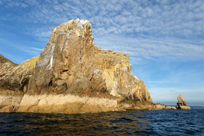 Situé sur la commune de Jobourg (Manche), le Nez de Jobourg s'élève à 126 mètres de haut, classé parmi les plus hautes d'Europe.En empruntant le sentier des douaniers, le promeneur voit la nature se décliner sous toutes ses formes,Le Nez de Jobourg offre un panorama exceptionnel, du cap de la Hague jusqu'au cap de Flamanville, ainsi que sur les îles Anglo-Normandes.