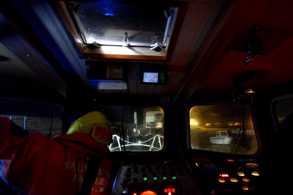 La station est idéalement située à la pointe du nord Cotentin sur la commune d'Auderville.Située aux abords du Raz Blanchard , à 10 miles nautique d'Aurigny et des Iles Anglo-Normandes, le rayon d'action de la station est vaste et se situe de la pointe de Flamanville coté ouest jusqu'au cap Lévy dans l'est.L'abri a une architecture unique en France et sa spécificité réside sur le fait que l'ensemble canot chariot (soit presque 30 tonnes au total ) pivote sur un axe d'une cale à l'autre afin d'être opérationnel  24 heures sur 24 et 365 jours par an quelque soit la marée et les conditions météorologiques.