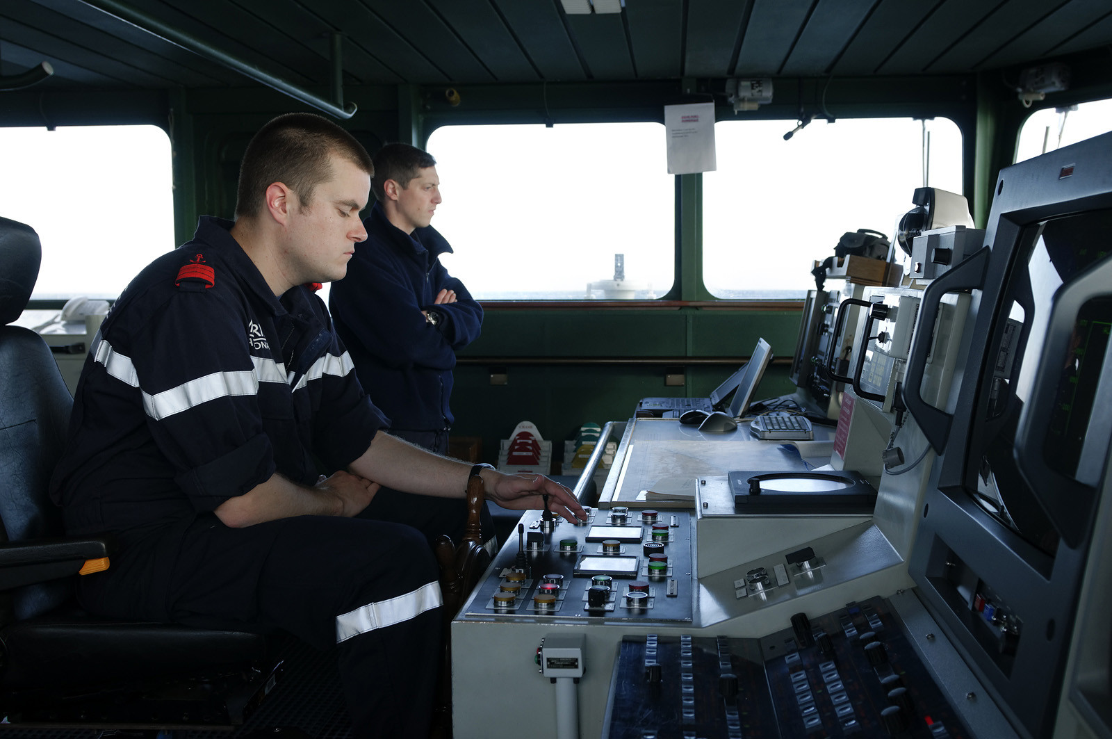 Ces oiseaux de mer étaient à l'origine conçus principalement pour la surveillance des pêches dans la zone économique, mais leurs missions se sont depuis considérablement diversifiées. Au titre de garde-côte, qui leur vaut les bandes tricolores inclinées qu'arborent tous les patrouilleurs de l'Etat, ils participent à la détection des trafics illicites et à la lutte antitérroriste.