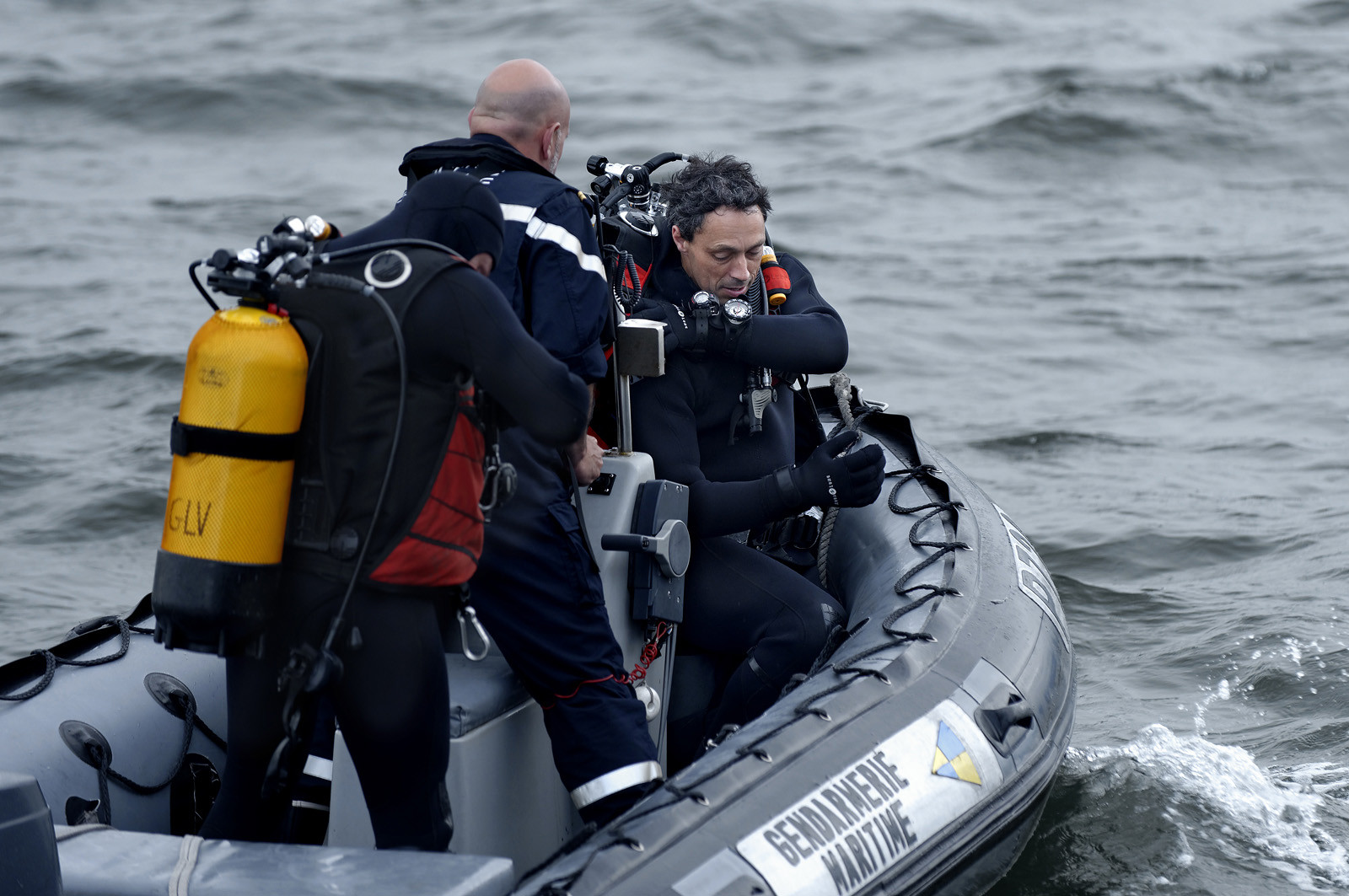 Le Géranium est entré en service en février 1997, et comme il est de tradition dans la gendarmerie, toutes les unités d'une même série portent des noms relevant d'une thématique unique (la Jonquille, la Violette et le Jasmin). L'identité professionnelle des gendarmes maritimes correspond à leur expertise d'enquêteurs et d'officiers de police judiciaire.