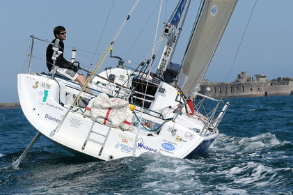 La rade de Cherbourg-en-Cotentin, qui figure parmi les plus grandes rades atificielles au monde, offre aux passionnés, débutants ou confirmés, la possibilité de pratiquer voile, aviron de mer, surf, kayak, ski nautique, funboard, plongée, kitesurf, waveski…