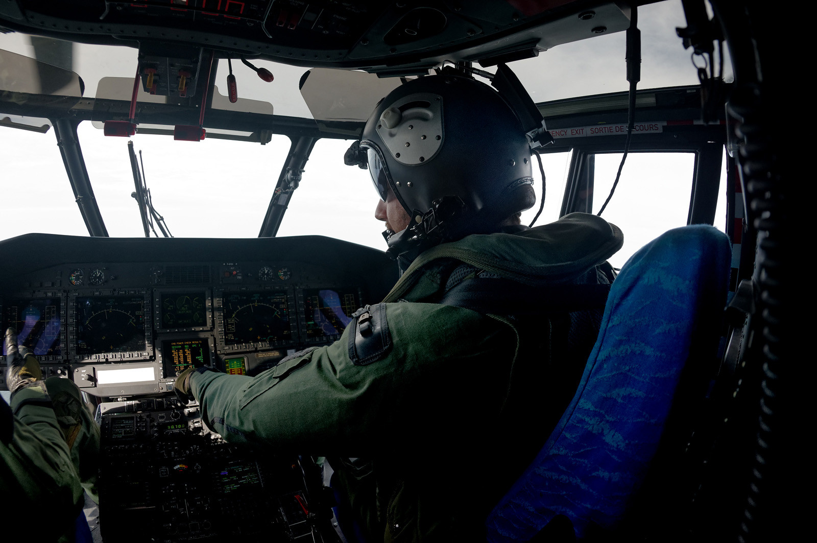 L'engagement de ces marins du ciel se traduit par des taux de disponibilté très élevés et des capacités d'intervention dans lesconditions les plus difficiles. Belligou Rescue (c'est ainsi que se nomme l'EC 225 lorsqu'il est en opération) est en alerte à 1 heure de jour et 2 heures de nuit, le coordinateur de mission de sauvetage, qui dirige les opérations depuis le CROSS, sait que l'hélicoptère sera préparé et configuré pour la mission puis aura décollé en 10 à 15 minutes en journée et en moins de 40 minutes la nuit.Il est remplacé en juin 2016 par l’hélicoptère Caïman Marine au détachement de Maupertus.