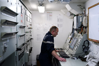 Ces oiseaux de mer étaient à l'origine conçus principalement pour la surveillance des pêches dans la zone économique, mais leurs missions se sont depuis considérablement diversifiées. Au titre de garde-côte, qui leur vaut les bandes tricolores inclinées qu'arborent tous les patrouilleurs de l'Etat, ils participent à la détection des trafics illicites et à la lutte antitérroriste.
