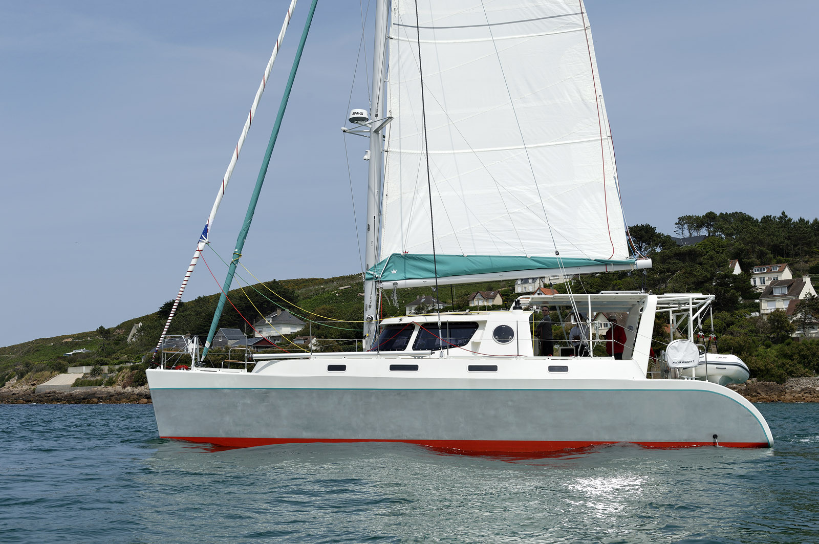 La rade de Cherbourg-en-Cotentin, qui figure parmi les plus grandes rades atificielles au monde, offre aux passionnés, débutants ou confirmés, la possibilité de pratiquer voile, aviron de mer, surf, kayak, ski nautique, funboard, plongée, kitesurf, waveski…