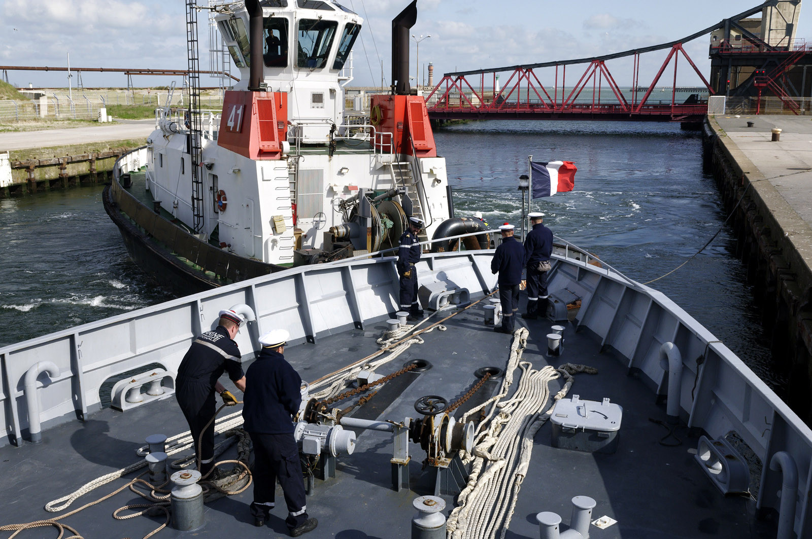 Ces oiseaux de mer étaient à l'origine conçus principalement pour la surveillance des pêches dans la zone économique, mais leurs missions se sont depuis considérablement diversifiées. Au titre de garde-côte, qui leur vaut les bandes tricolores inclinées qu'arborent tous les patrouilleurs de l'Etat, ils participent à la détection des trafics illicites et à la lutte antitérroriste.